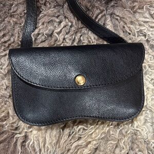 Lindquist Faba Black Leather Crossbody Bag